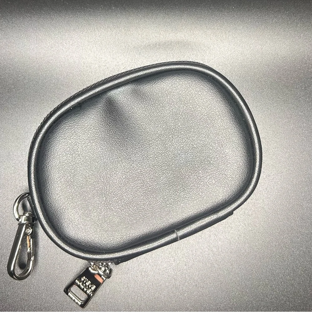 Steve Madden Black Bloise Air‎ Pod Keychain Pouch